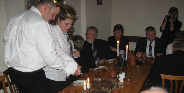 3538_Kuchen_anschneiden